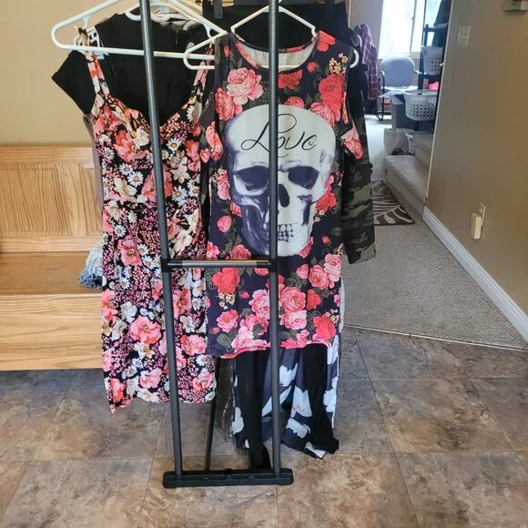 "ALOT OF CLOTHZ" - Picture 2 of 14